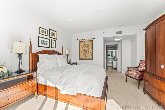 Building Photo - 1551 N Flagler Dr
