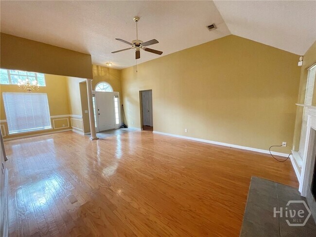 Building Photo - 102 Cormorant Way