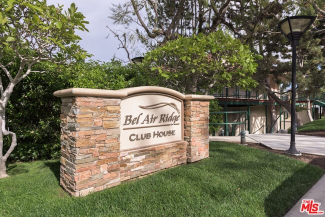 Building Photo - 10134 Baywood Ct