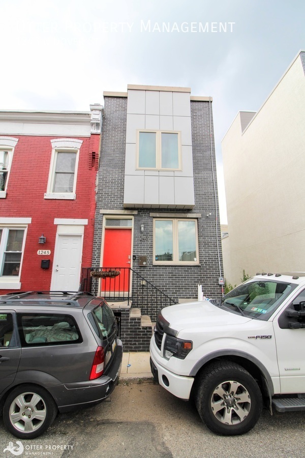 Building Photo - Modern 3BR/2.5BA Home with Balcony Terrace...