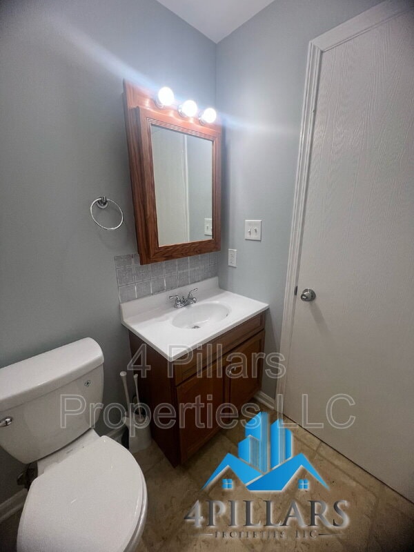 Building Photo - 2612 Vine Ct