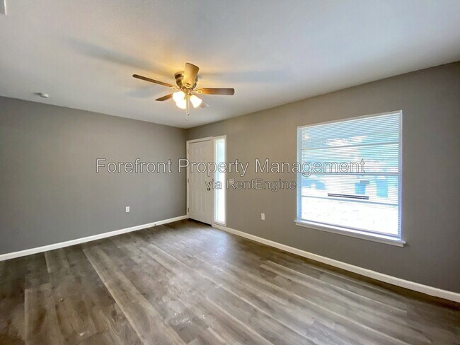 Building Photo - 4331 Avenida Prima St