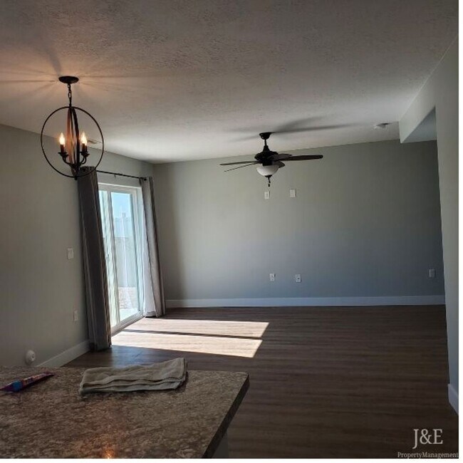 Building Photo - 537 W 2150 N
