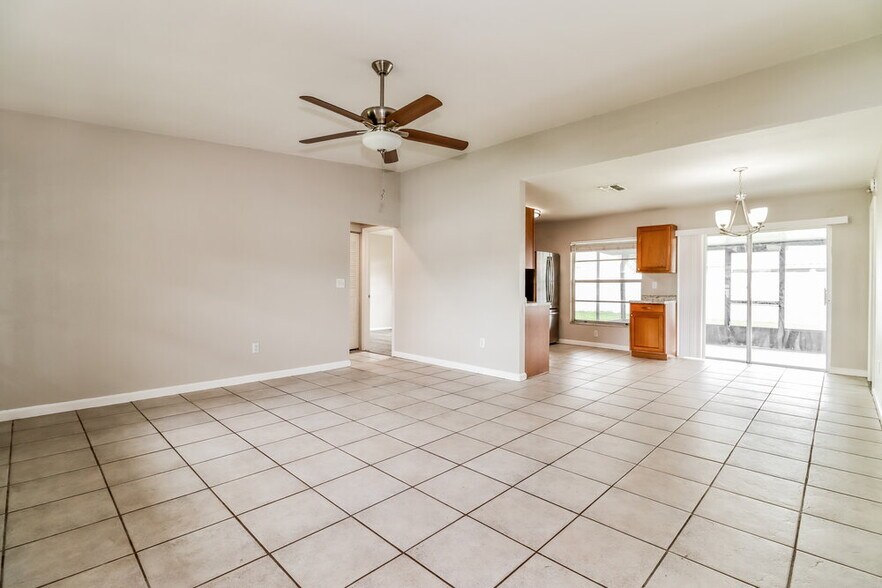 Building Photo - 912 Axlewood Cir