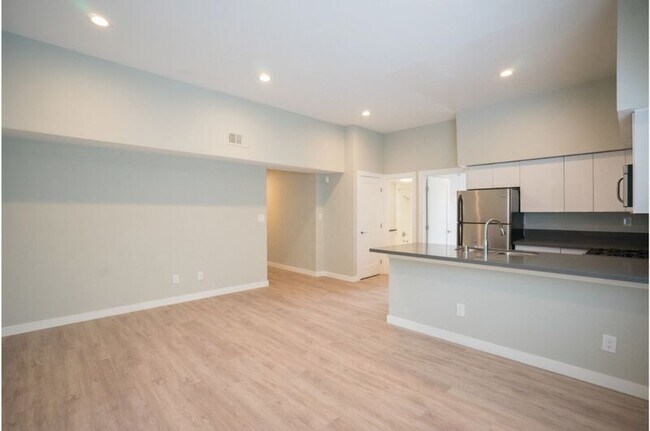 Building Photo - 3426 1st St