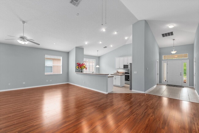 Primary Photo - 800 Crestwood Dr