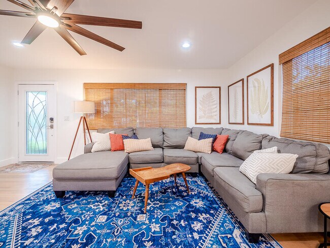 Building Photo - 418 N Palmway