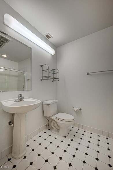 Building Photo - 333 W Hubbard St