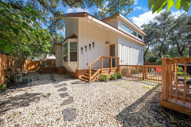 Building Photo - 9115 Timber Ranch