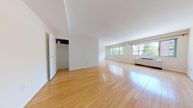 Building Photo - 3900 Tunlaw Rd NW