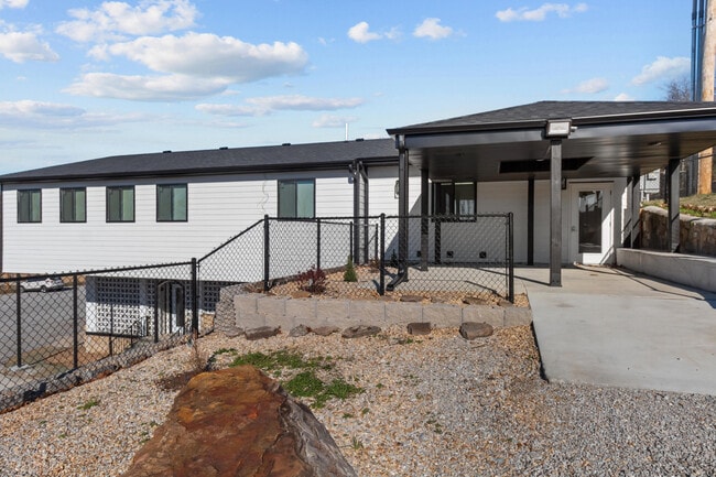 Building Photo - 164 Forsyth-Taneyville Rd