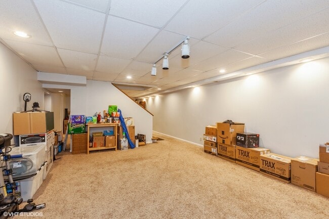 Building Photo - 446 Quail Dr
