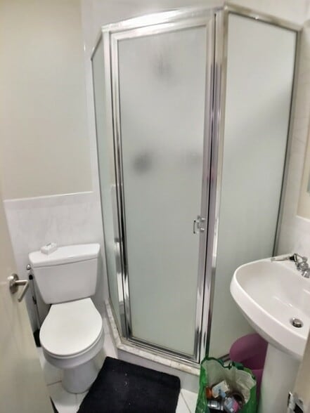 Building Photo - 215 Rawson Rd