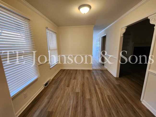 Building Photo - Charming 3-Bedroom Home with Rocking Chair...