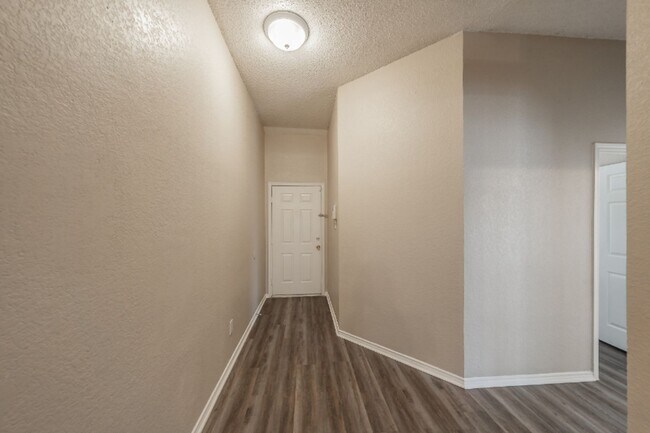 Building Photo - 1740 Cedar Tree Dr