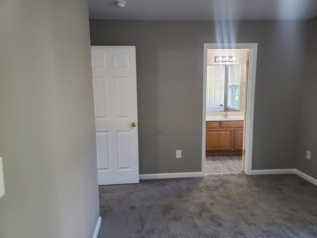 Building Photo - 3 Bedroom Townhouse for Rent in Waynesboro!