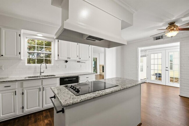 Building Photo - 12848 Westleigh Dr
