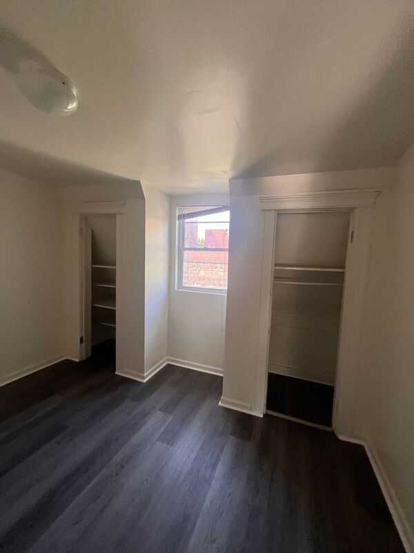 Building Photo - 107 E 33rd St