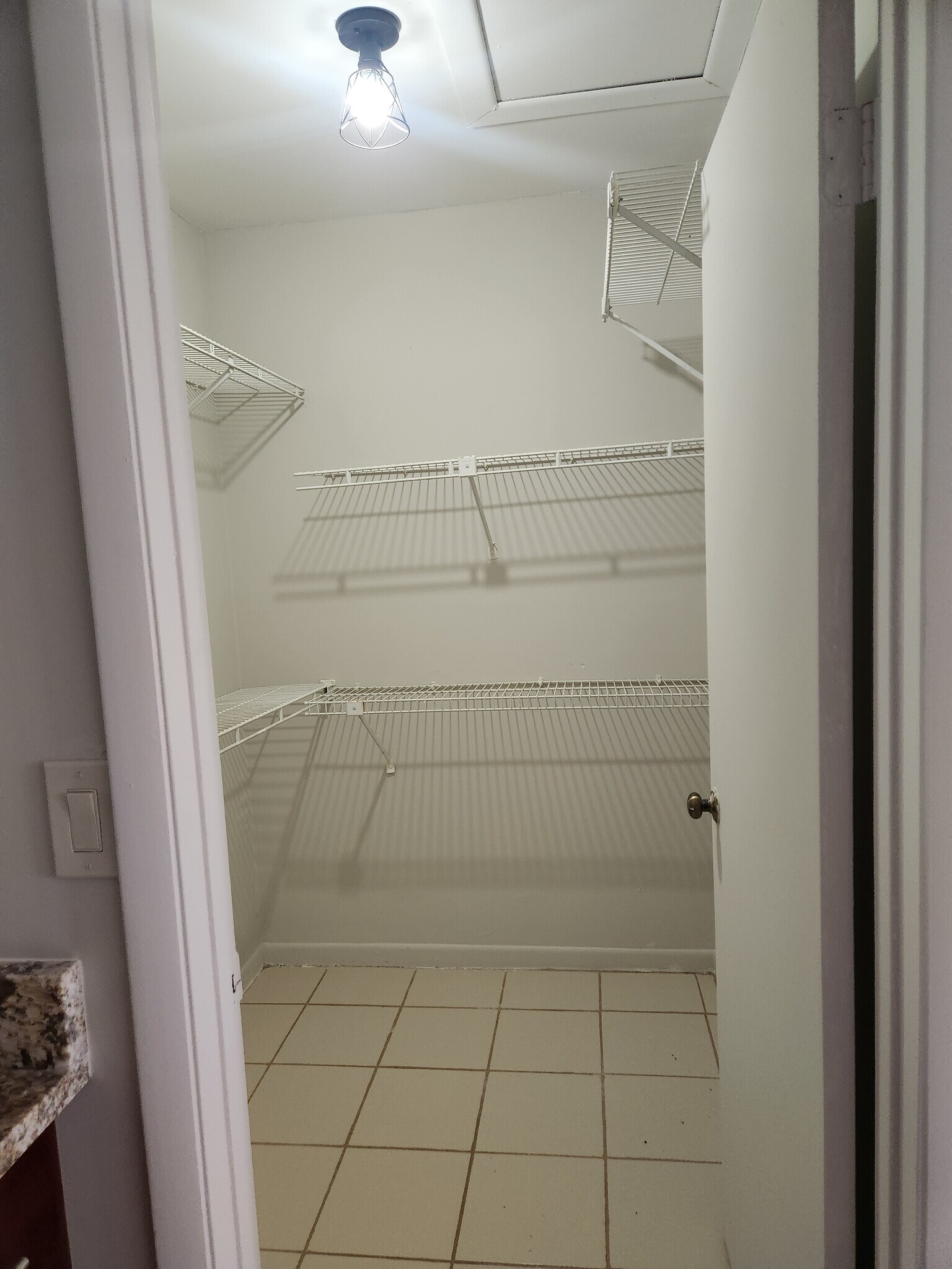 Building Photo - 9712 Saratoga Park Ct