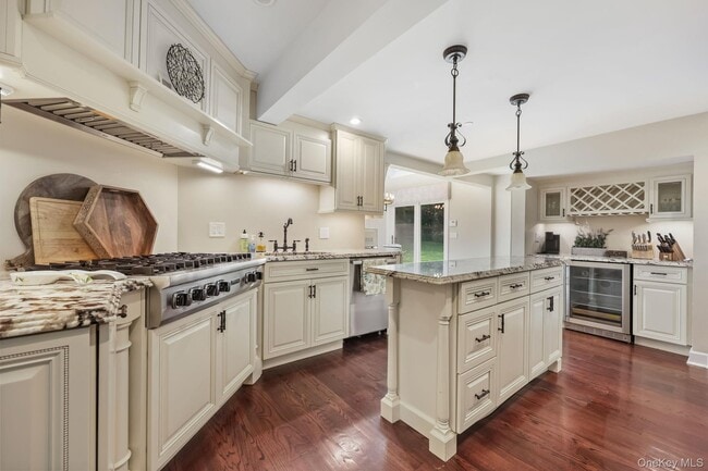 Building Photo - 777 Armonk Rd