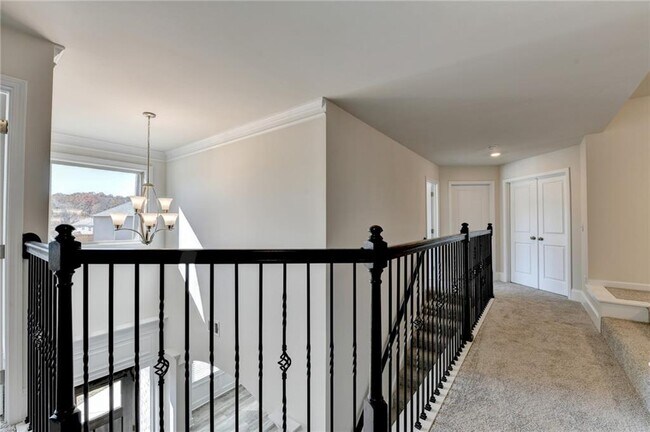 Building Photo - 1661 Silver Crst Wy