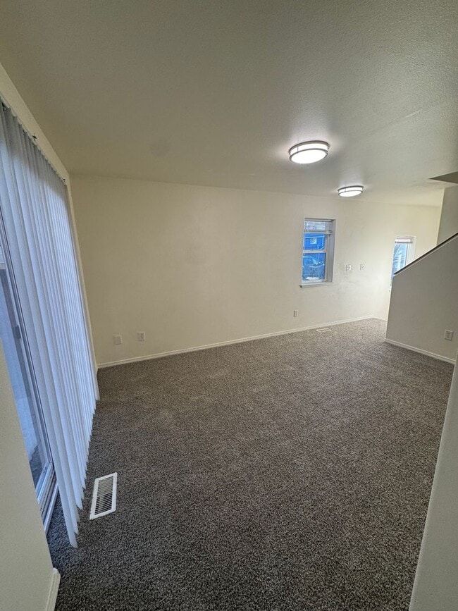 Building Photo - 3 bedroom in downtown Eagle River