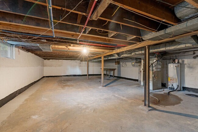 Building Photo - Newly Renovated 4-Bedroom Home | Riverview...