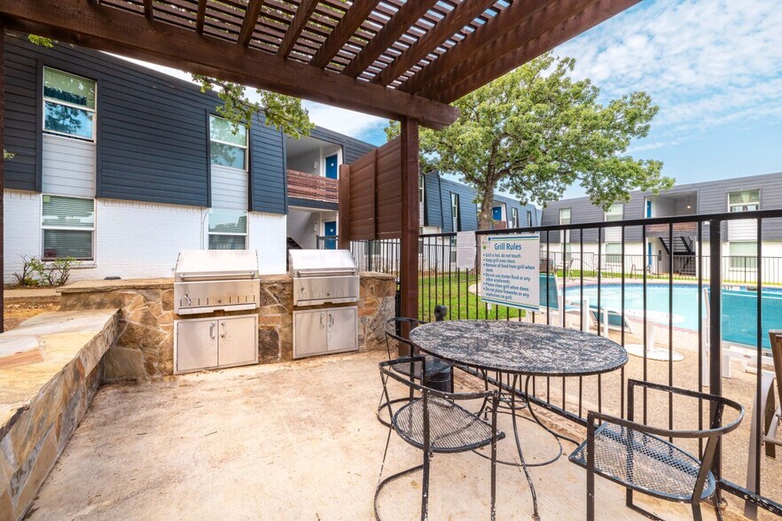 Building Photo - 531 Bedford Rd