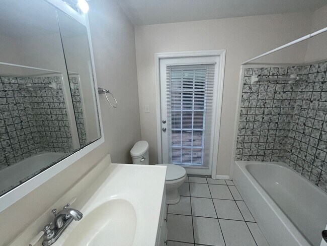 Building Photo - 3810 NW 28th Terrace
