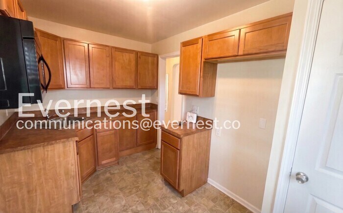 Building Photo - 16913 Lotus Dr