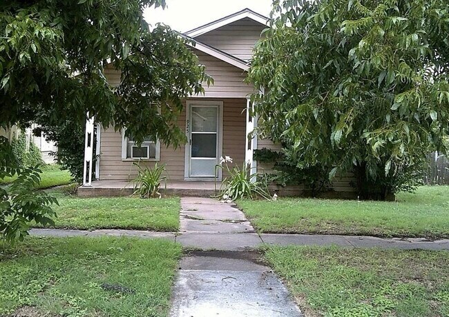 Primary Photo - 925 Peach St