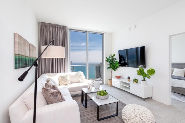 Building Photo - 2721 Hallandale Beach Blvd