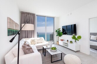 Building Photo - 2721 Hallandale Beach Blvd