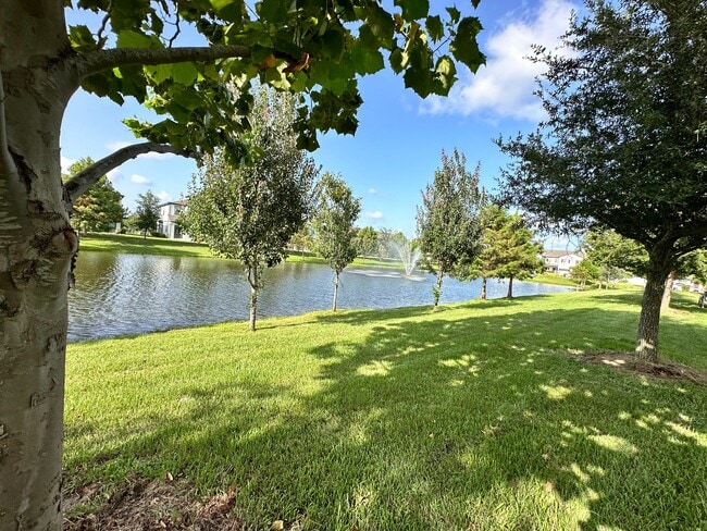 Building Photo - Lease this 3BR End-Unit Townhome in Gated Community with Water View!