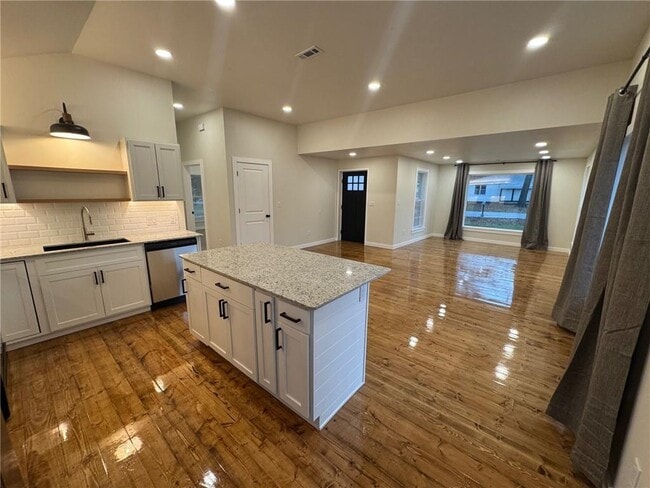 Primary Photo - 716 N Madison St