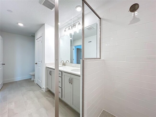 Building Photo - 15465 Hamlin Pk Dr