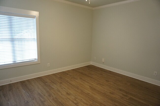 Building Photo - 2BR/2BA Condo in Trolley Path - $1,650/month Pet Friendly*