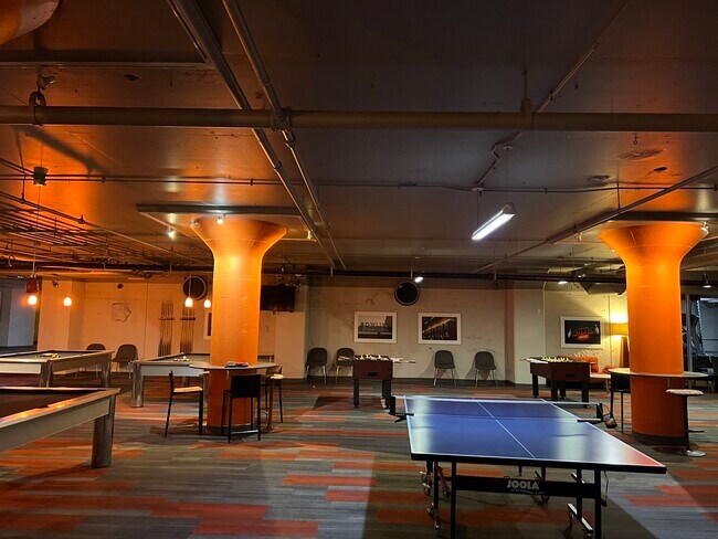 Building Photo - 565 W Quincy St