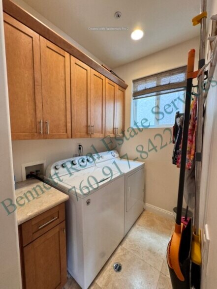 Building Photo - 4527 Cove Dr