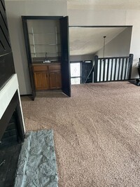 Building Photo - 3 bed 2.5 bath