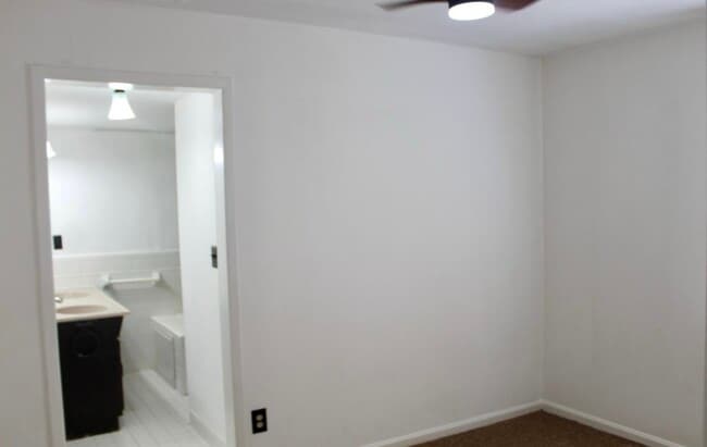 Building Photo - 3023 St Dennis Ave