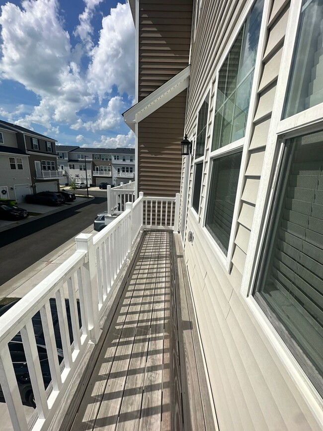 Building Photo - New construction 3 bedroom, 3.5 bathroom c...