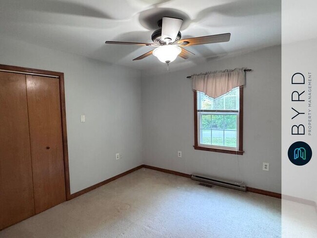 Building Photo - 902 Hartford Ln