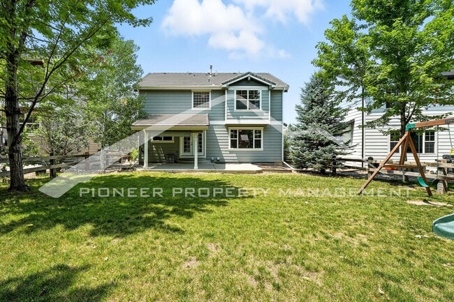 Building Photo - Stunning Home with Washer/Dryer and Centra...
