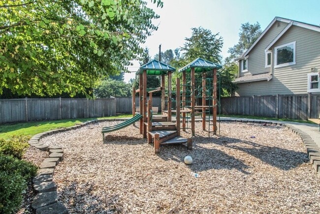 Building Photo - 319 204th St SE