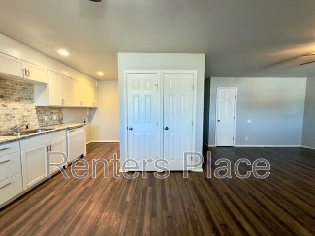 Building Photo - 15351 W Hwy 66