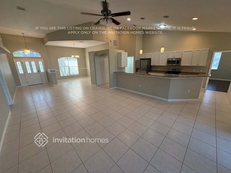 Building Photo - 456 San Ambrosio St