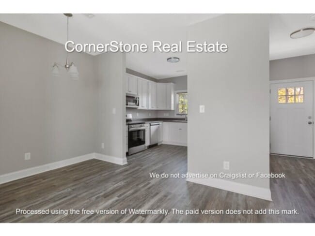 Building Photo - 2858 Little Dr
