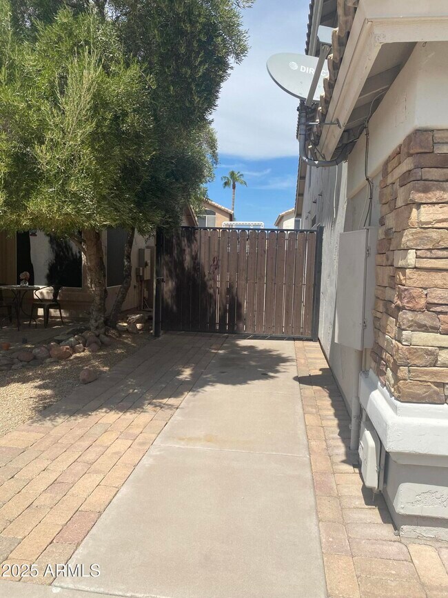 Building Photo - 7374 W Los Gatos Dr