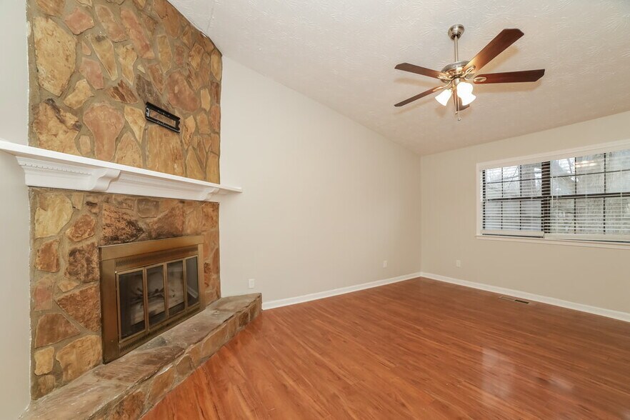 Building Photo - 1620 Olde Spring Trail